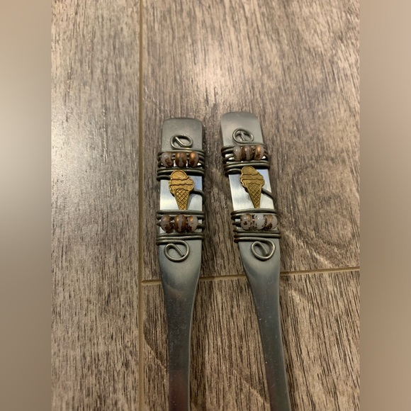 Ice cream spoons beaded with ice cream charm. Vintage style Soda shop set of 2 - Picture 4 of 4